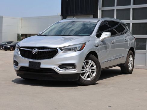 Used 2021 Buick Enclave Essence AWD/4WD image 3
