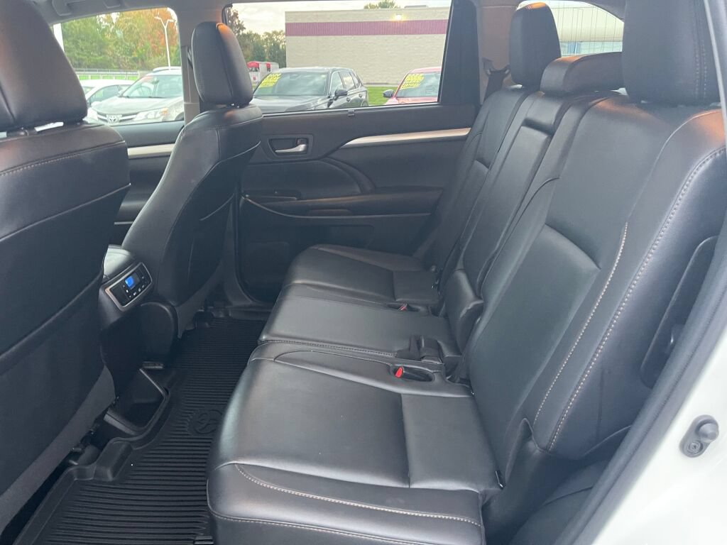 Used 2019 Toyota Highlander XLE AWD/4WD image 24