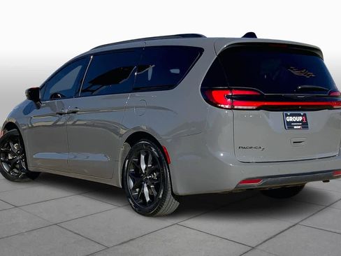 Used 2023 Chrysler Pacifica Touring-L w/ S Appearance Package image 11