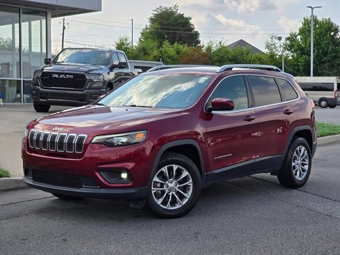 Used 2019 Jeep Cherokee Latitude Plus AWD/4WD image 2