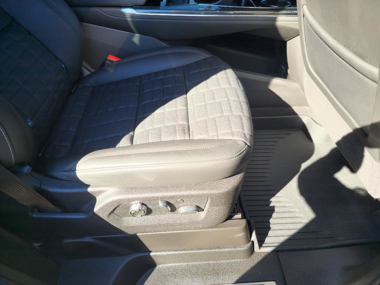 Used 2025 Cadillac Escalade V AWD/4WD image 30