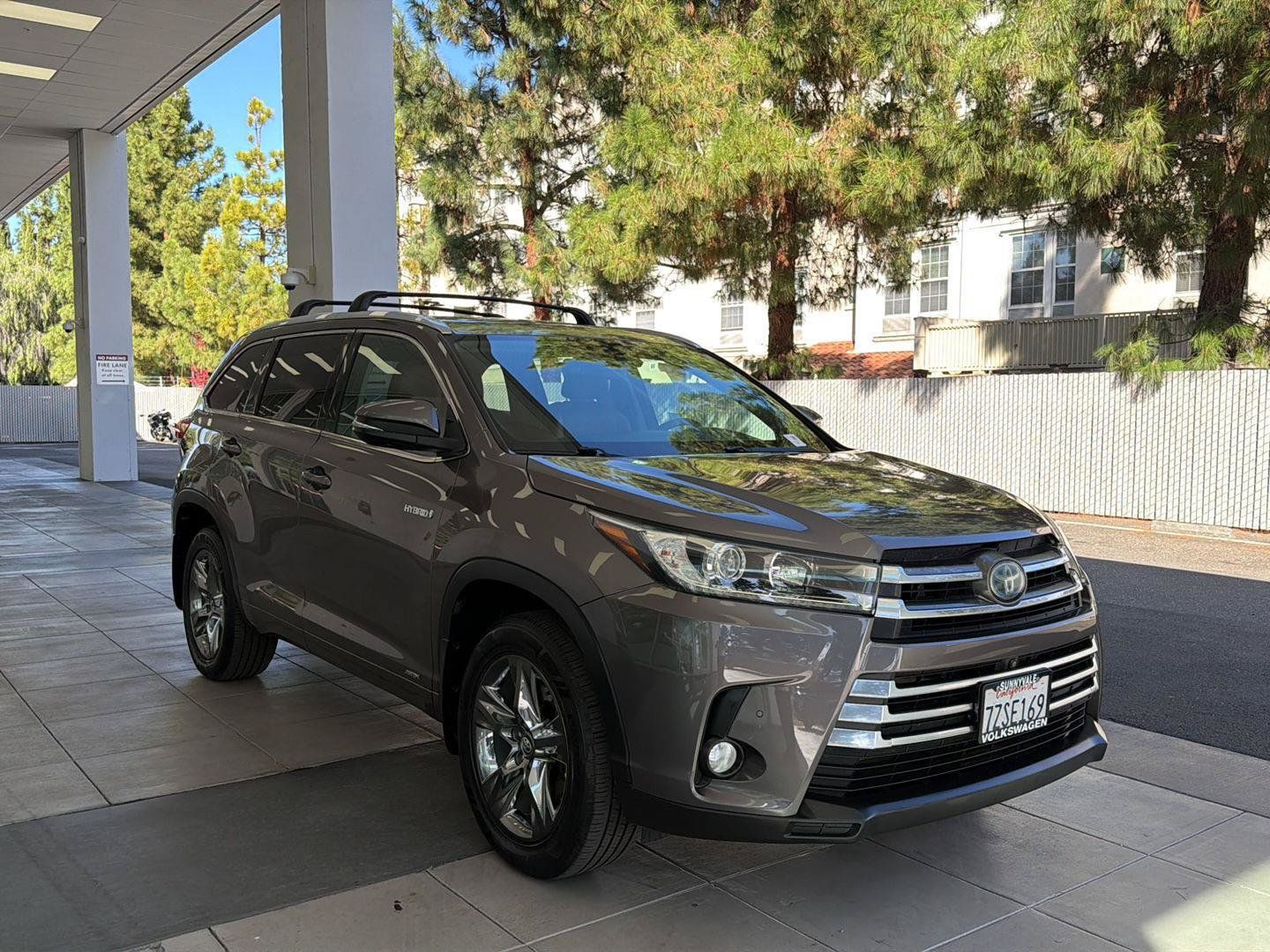 Used 2017 Toyota Highlander Limited Platinum AWD/4WD image 7