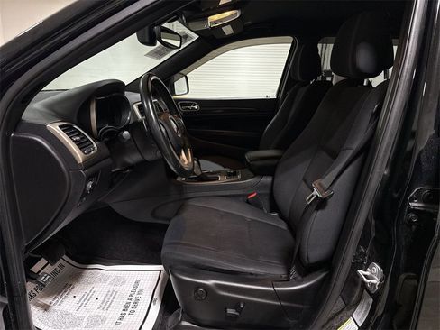 Used 2017 Jeep Grand Cherokee Laredo w/ Quick Order Package 23E image 19