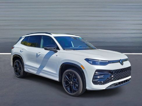 New 2026 Volkswagen Tiguan SE R-Line AWD/4WD image 2