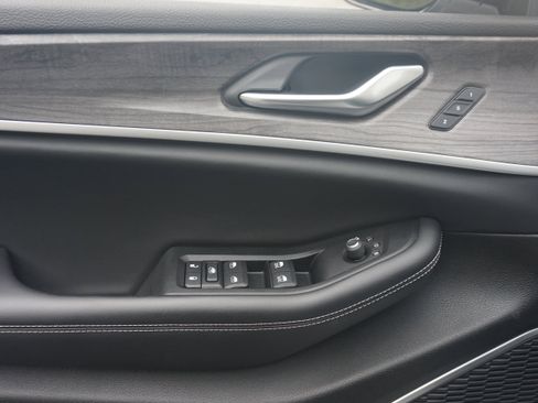 Used 2023 Jeep Grand Cherokee 4WD 4xe image 17