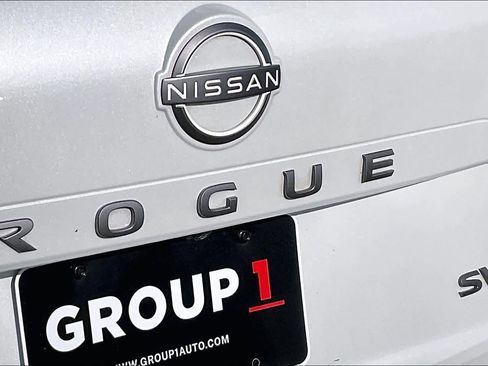 Used 2024 Nissan Rogue SV image 30