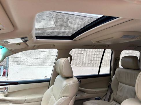 Used 2010 Lexus LX 570 4WD image 11