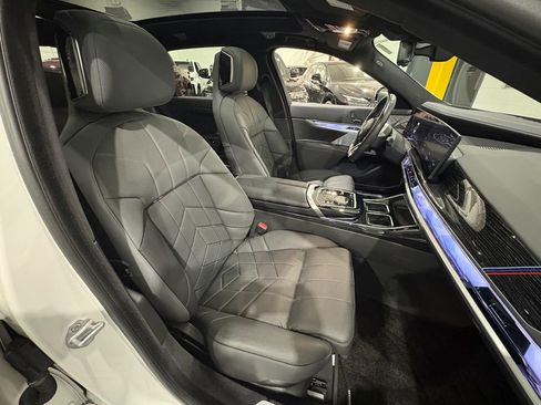 Used 2024 BMW i7 xDrive60 image 44