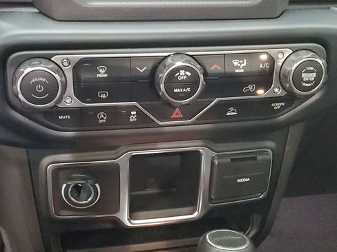 Used 2023 Jeep Gladiator Sport image 28