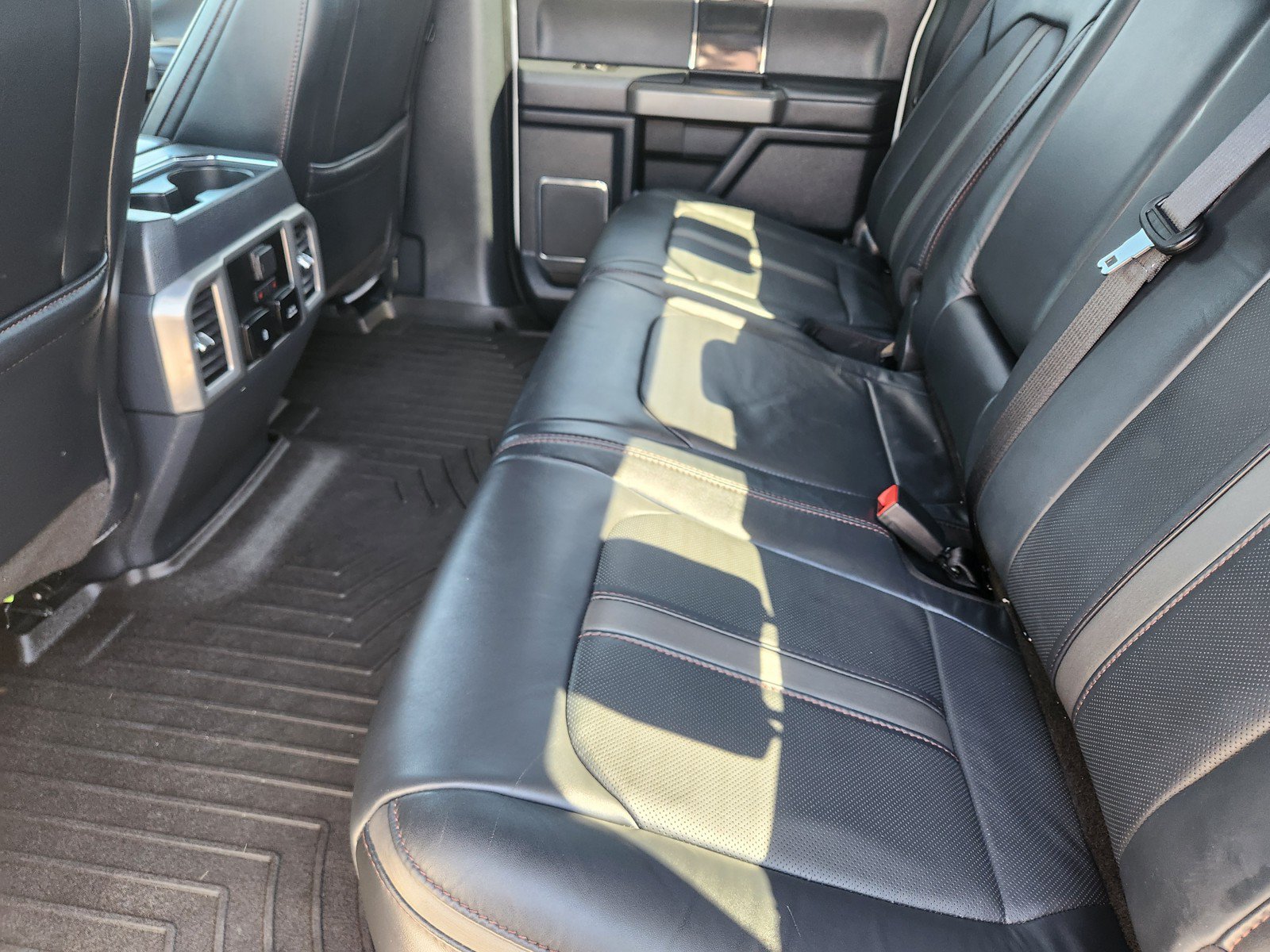 Used 2022 Ford F250 Platinum w/ FX4 Off-Road Package AWD/4WD image 13