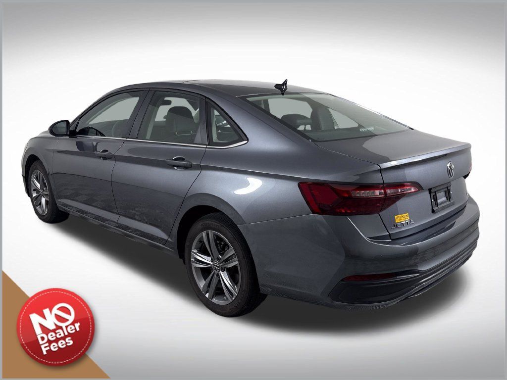 Used 2024 Volkswagen Jetta SE w/ Panoramic Sunroof Package FWD image 6