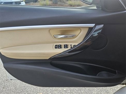 Used 2017 BMW 330i Sedan image 17