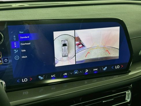 New 2027 Chevrolet Traverse LT w/ Sun and Wheel Package FWD image 17