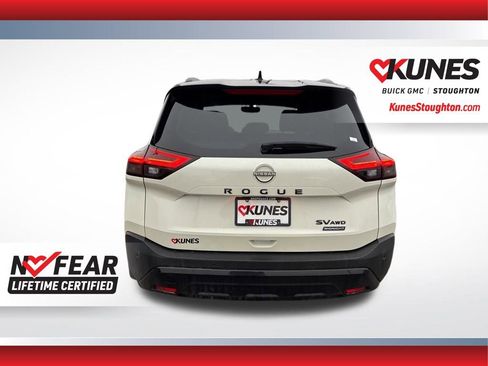 Used 2023 Nissan Rogue SV w/ SV Premium B Package image 6