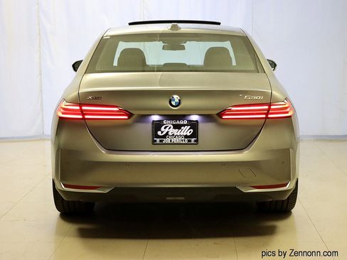 New 2026 BMW 530i xDrive w/ Premium Package image 7