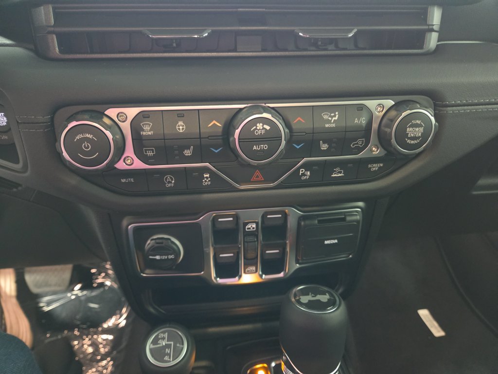 New 2027 Jeep Wrangler Unlimited Sahara AWD/4WD image 19