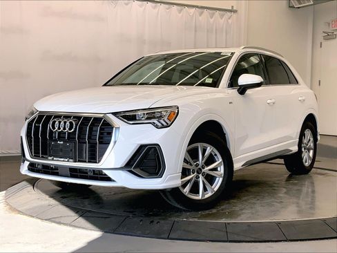 Certified 2025 Audi Q3 2.0T Premium w/ Convenience Package AWD/4WD image 11