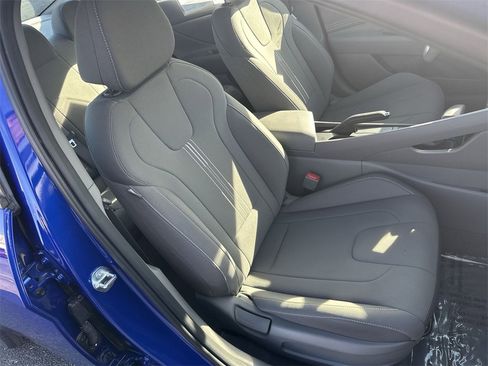 Certified 2025 Hyundai Elantra Sport image 23