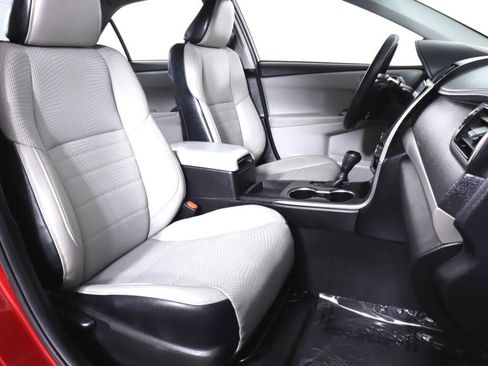 Used 2016 Toyota Camry SE FWD image 35