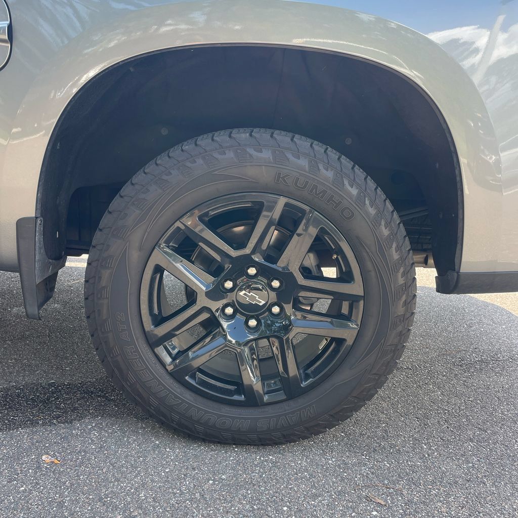Used 2023 Chevrolet Silverado 1500 RST AWD/4WD image 15