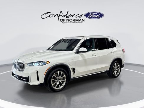 Used 2025 BMW X5 xDrive50e image 4