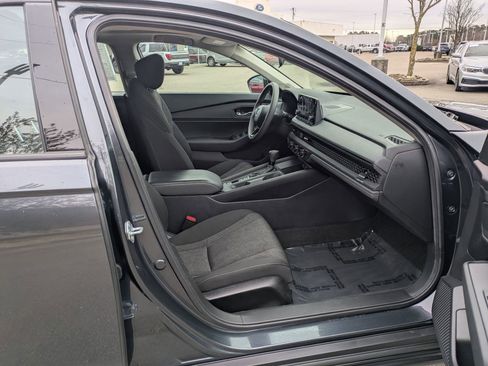 Used 2025 Honda Accord SE image 32