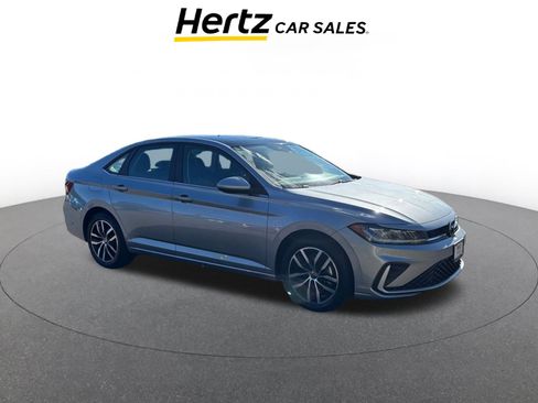 Used 2025 Volkswagen Jetta SE image 1