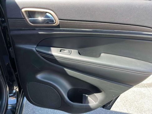 Used 2015 Jeep Grand Cherokee Limited image 19