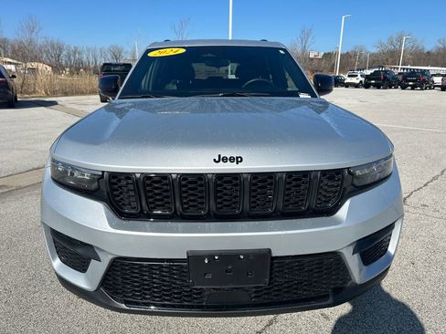 Used 2024 Jeep Grand Cherokee Altitude AWD/4WD image 45