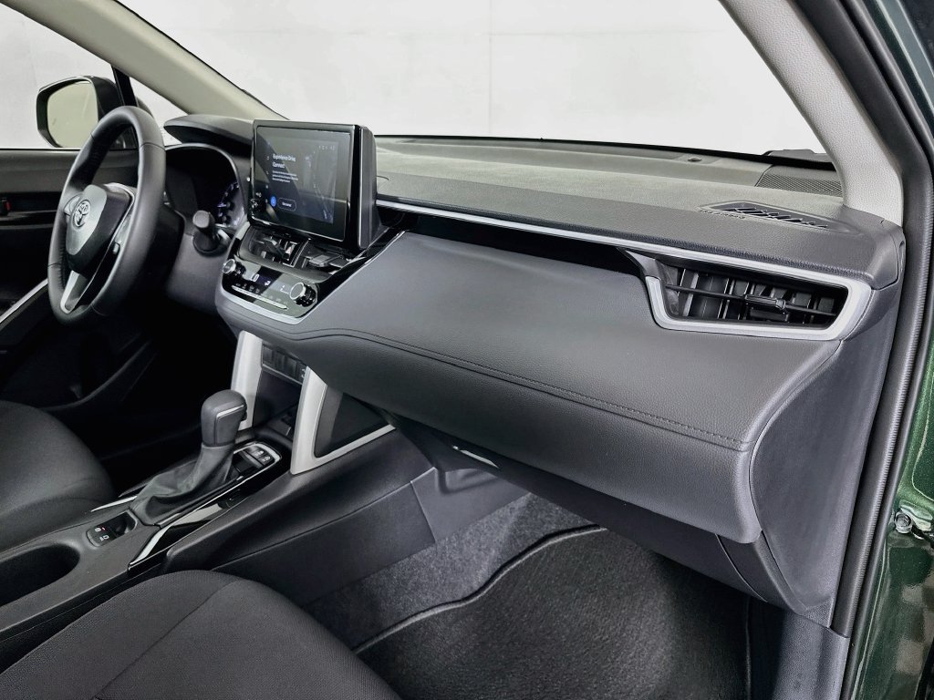 Certified 2025 Toyota Corolla Cross LE w/ Moonroof Package FWD image 29
