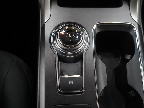 Used 2018 Ford Fusion SE FWD image 22