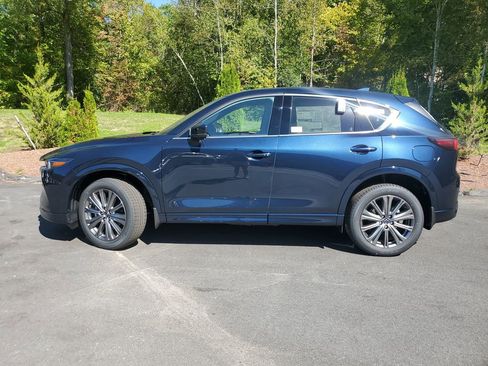 New 2025 MAZDA CX-5 Signature image 2