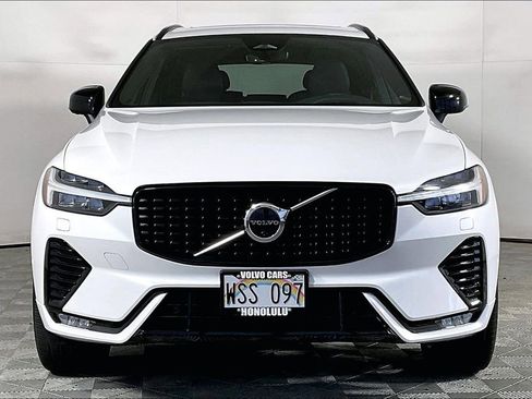 Used 2022 Volvo XC60 B5 R-Design w/ Advanced Package FWD image 2