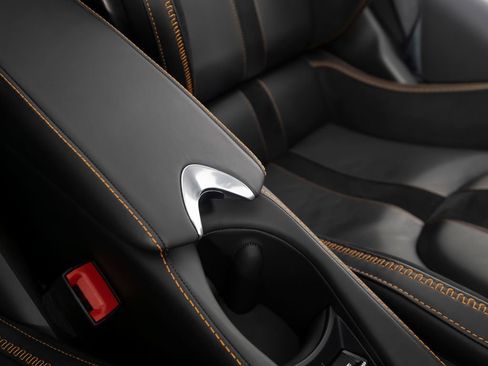 Used 2024 McLaren 750S Spider RWD image 28