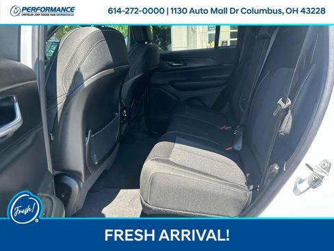 Used 2026 Jeep Grand Cherokee Laredo AWD/4WD image 13
