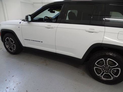 Certified 2023 Jeep Grand Cherokee Trailhawk w/ Luxury Tech Group III AWD/4WD image 19