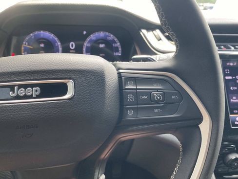 Used 2024 Jeep Grand Cherokee Altitude RWD image 42