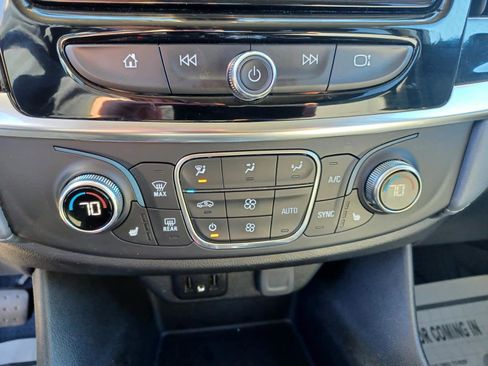 Used 2020 Chevrolet Traverse LT w/ Driver Confidence II Package image 14