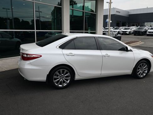 Used 2017 Toyota Camry XLE w/ Moonroof Package FWD image 9