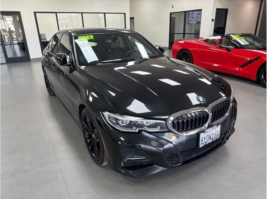 Used 2022 BMW 330i Sedan w/ M Sport Package RWD image 2