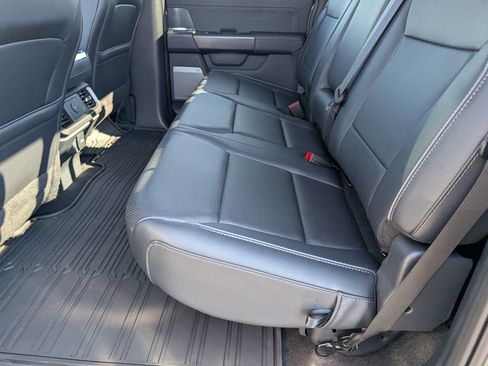 Used 2025 Ford F150 Lariat w/ Equipment Group 501A Mid image 9