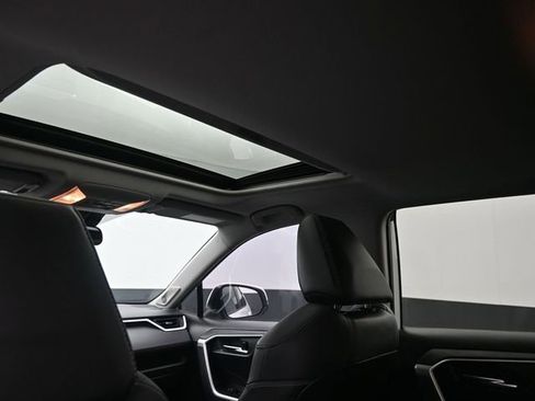 Used 2020 Toyota RAV4 XLE Premium image 20