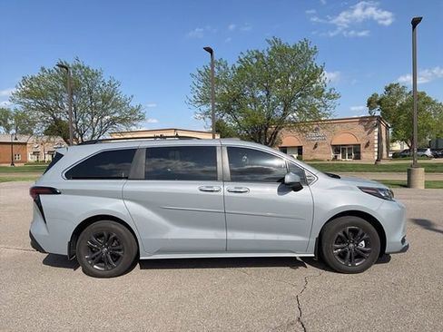 Used 2024 Toyota Sienna XLE Woodland Edition w/ Protection Package (TMS) image 12