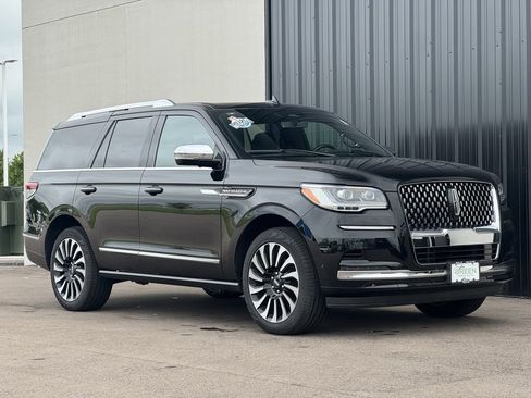 Used 2023 Lincoln Navigator Black Label image 4