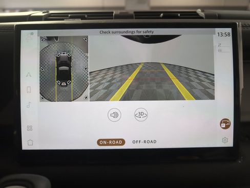 Used 2025 Land Rover Defender 90 S image 24