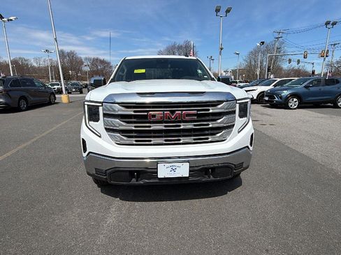 New 2026 GMC Sierra 1500 SLE image 2