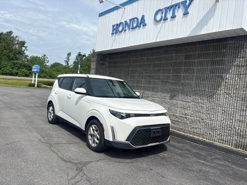 Used 2023 Kia Soul LX w/ LX Technology Package FWD image 9