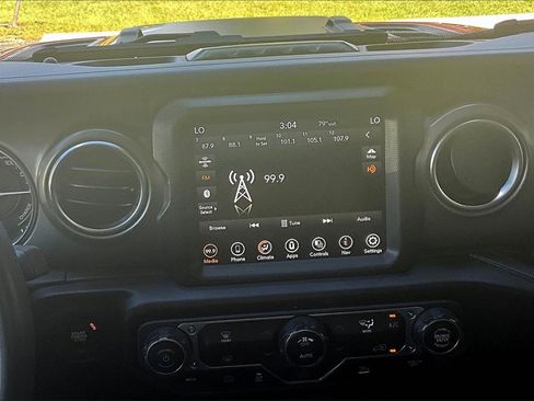 Used 2023 Jeep Wrangler Unlimited Rubicon 4xe image 10