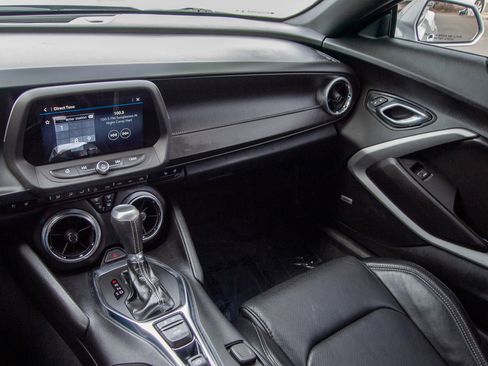 Used 2019 Chevrolet Camaro LT w/ Technology Package image 15