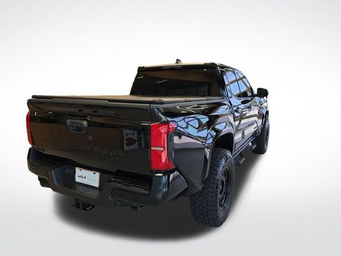 Used 2025 Toyota Tacoma SR5 AWD/4WD image 6